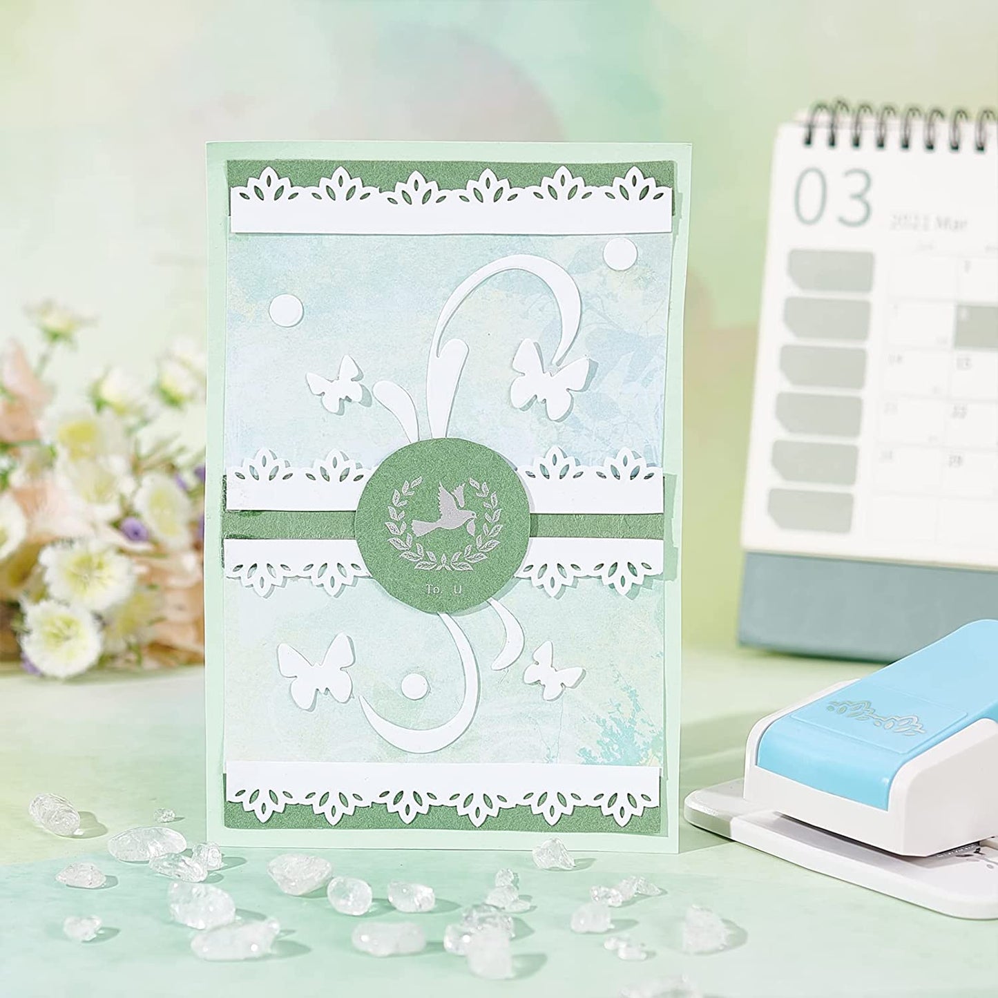 FINGERINSPIRE Green Paper Corner Punch Triangle Shape Flower Pattern Success Tools Corner Punch Paper Cutter Scrapbooking Supplies Punch for Crafts Card Making(5.3x3.8x2.5 inch)