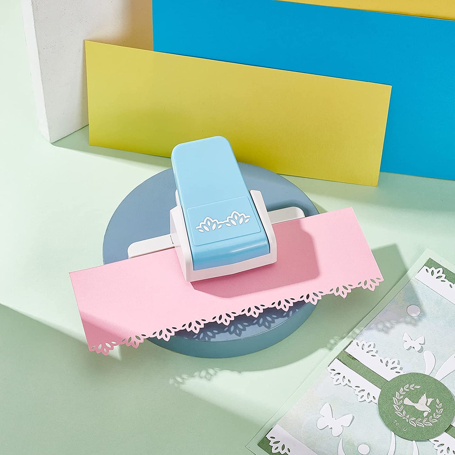FINGERINSPIRE Green Paper Corner Punch Triangle Shape Flower Pattern Success Tools Corner Punch Paper Cutter Scrapbooking Supplies Punch for Crafts Card Making(5.3x3.8x2.5 inch)